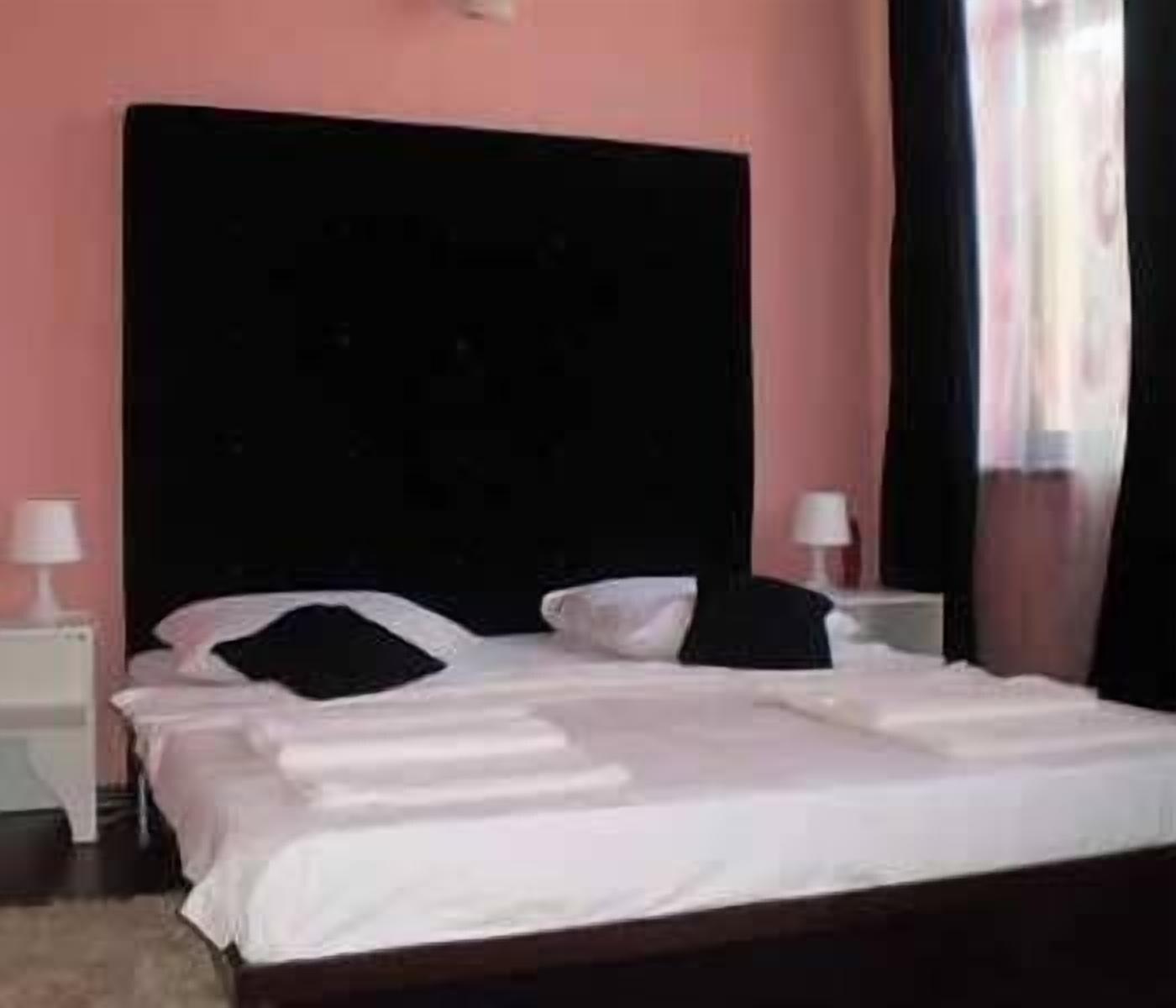 Hotel Papu ブカレスト エクステリア 写真