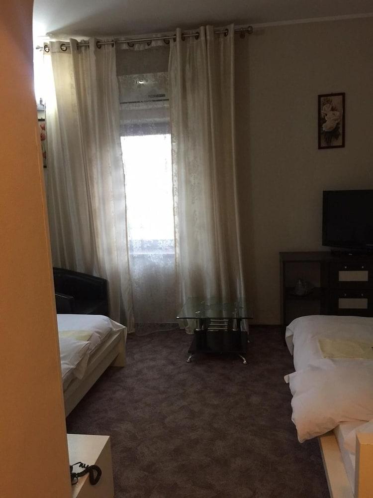 Hotel Papu ブカレスト エクステリア 写真