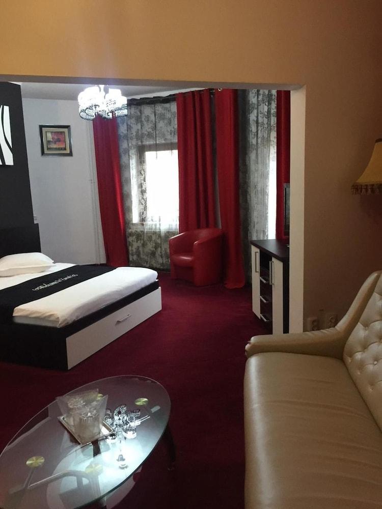 Hotel Papu ブカレスト エクステリア 写真