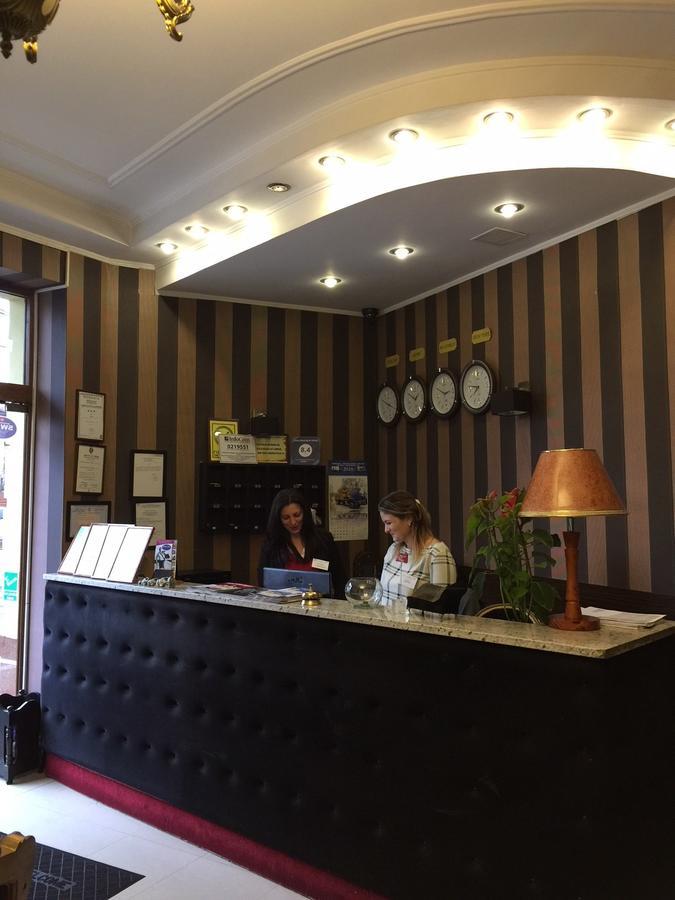 Hotel Papu ブカレスト エクステリア 写真